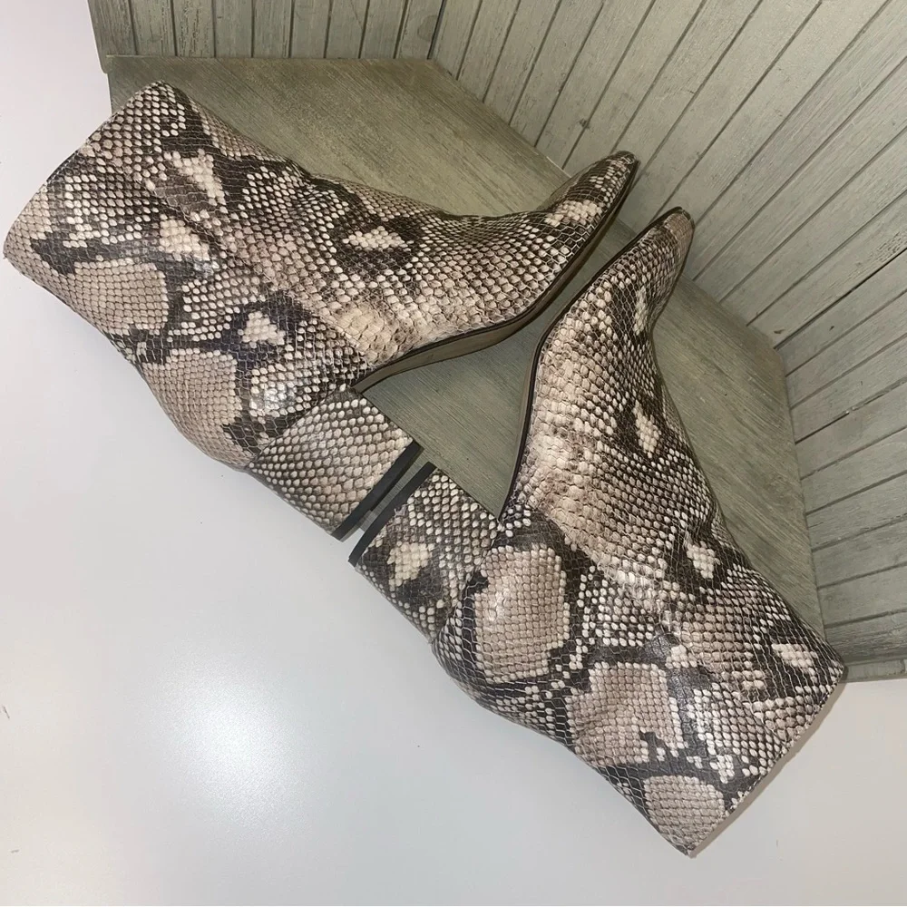 Flawless Dolce Vita Snakeskin Pointed Toe Boots 8 - Picture 6 of 10